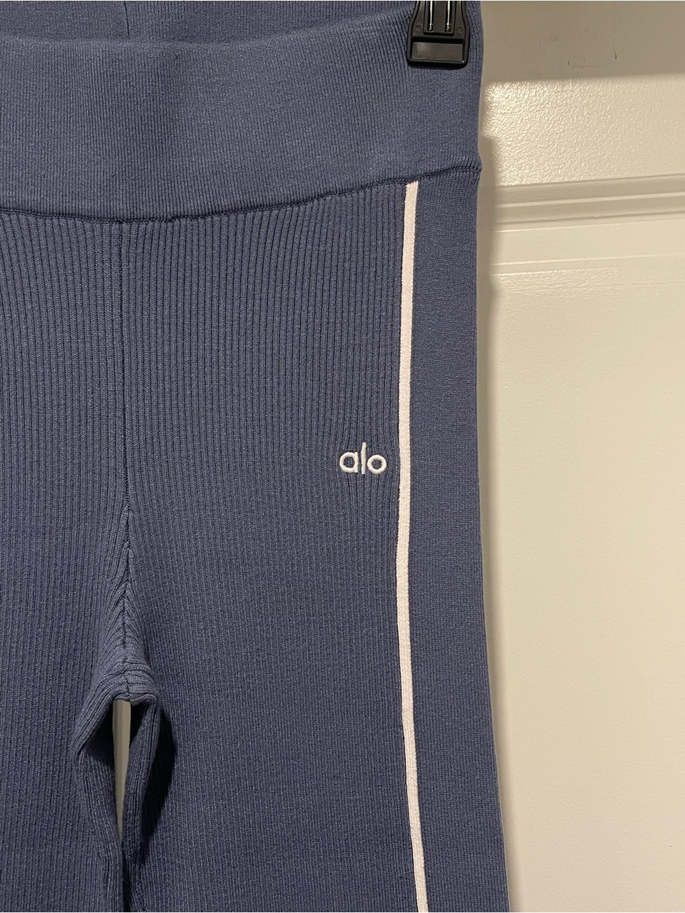 Alo Yoga Ribbed Sweater Knit Highline Flare Pant Size XS Bluestone/White - Picture 7 of 13